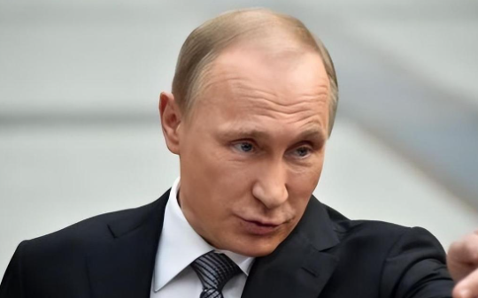 梅德韦杰夫本是普京接班人，为何如今却被边缘化了？一切竟是卡扎菲造成的…