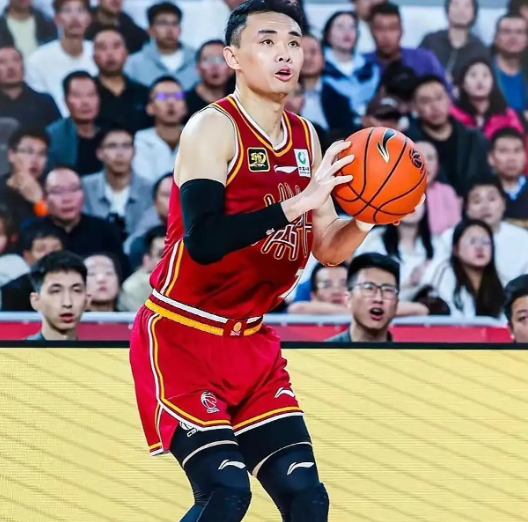 如果预测没有出入的话，CBA新赛季常规赛八强球队如下:

1.广厦队

2.北京