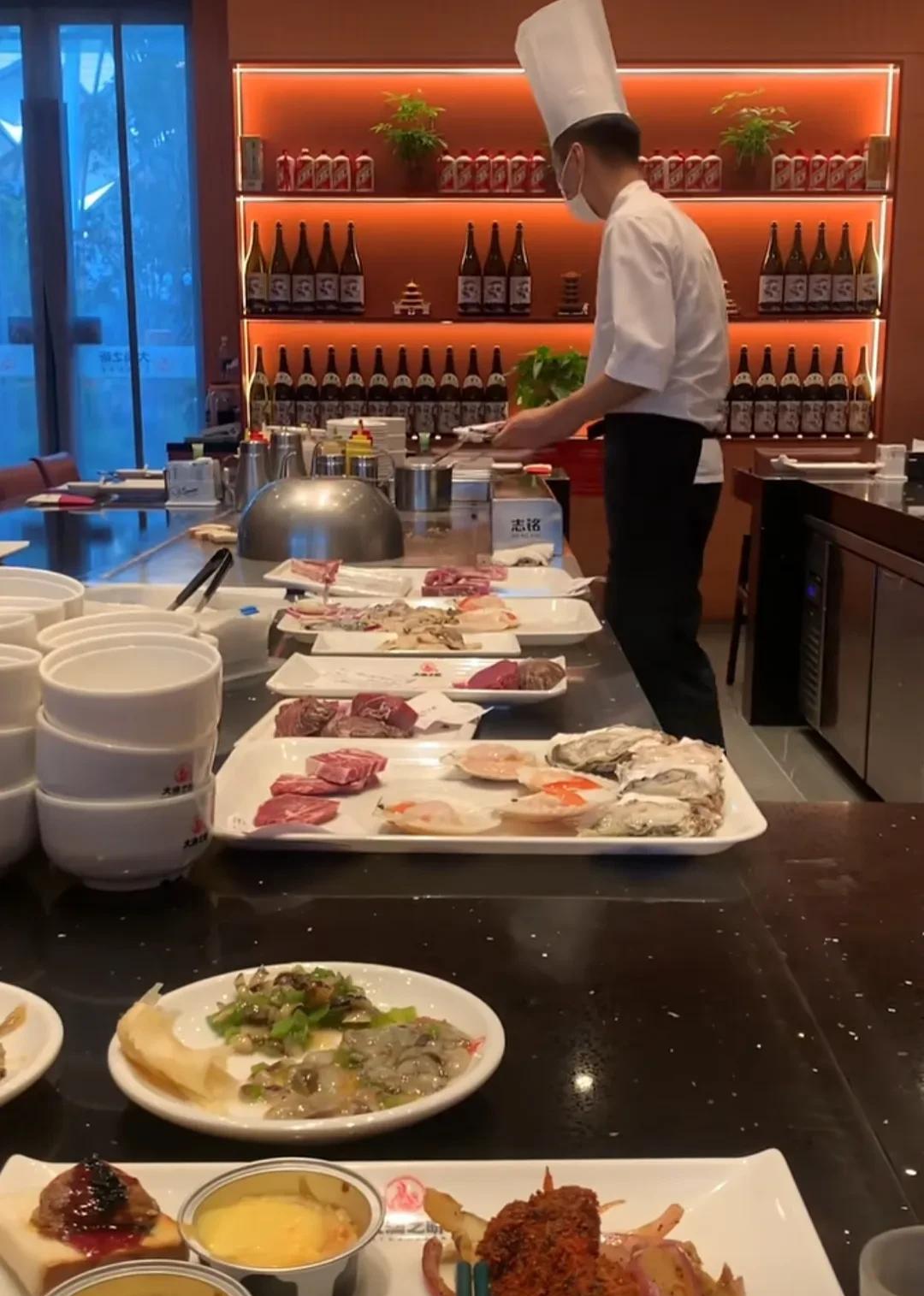 好想在北京这样的高级餐厅里吃一会海鲜大餐！新鲜的高级海鲜食材，高级的厨师料理，这