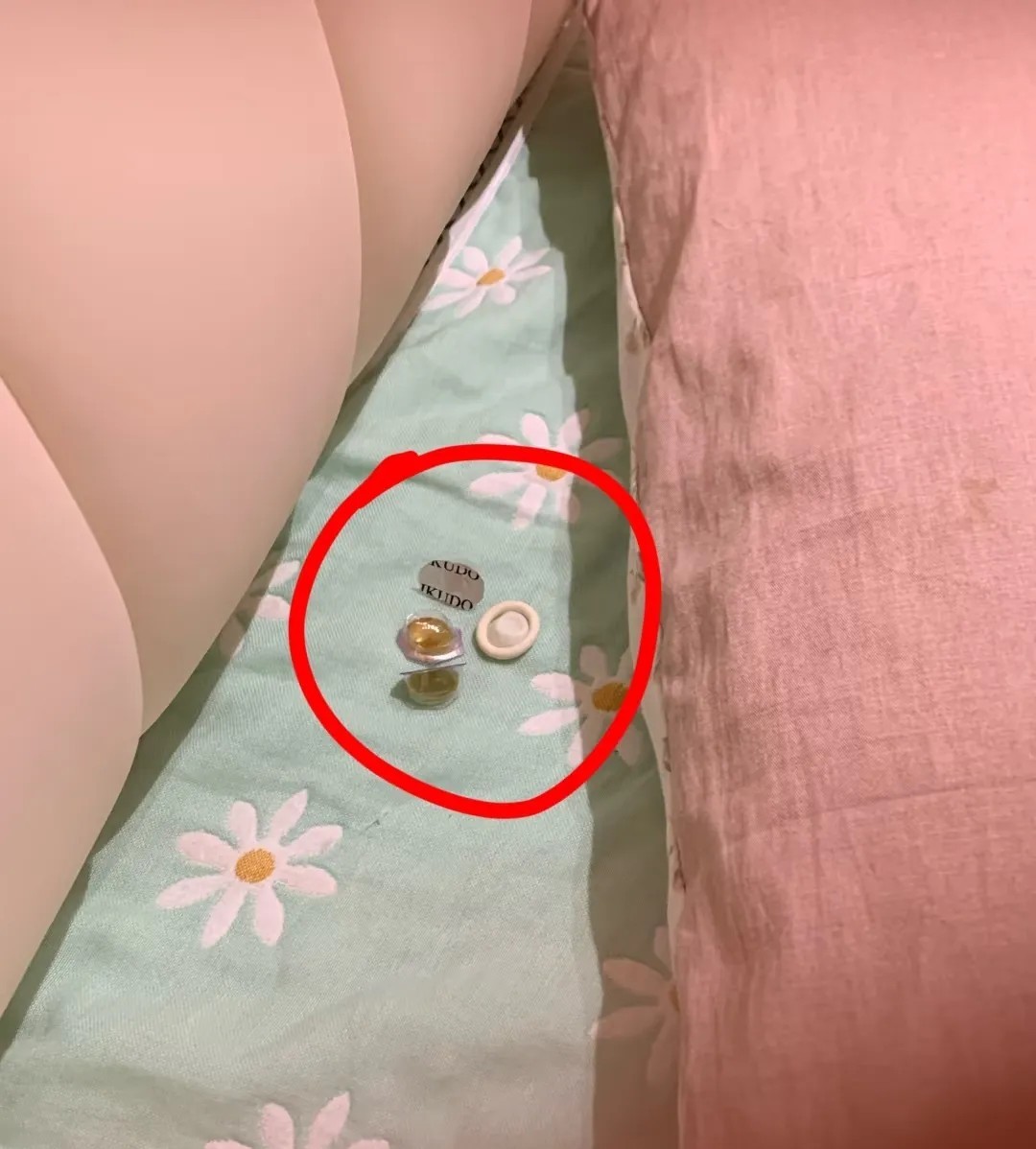 乡下来的小姑子房间发现的，崩溃了…