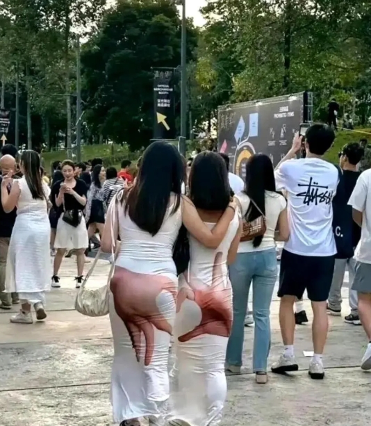 这裙子设计得，回头率太高了吧?