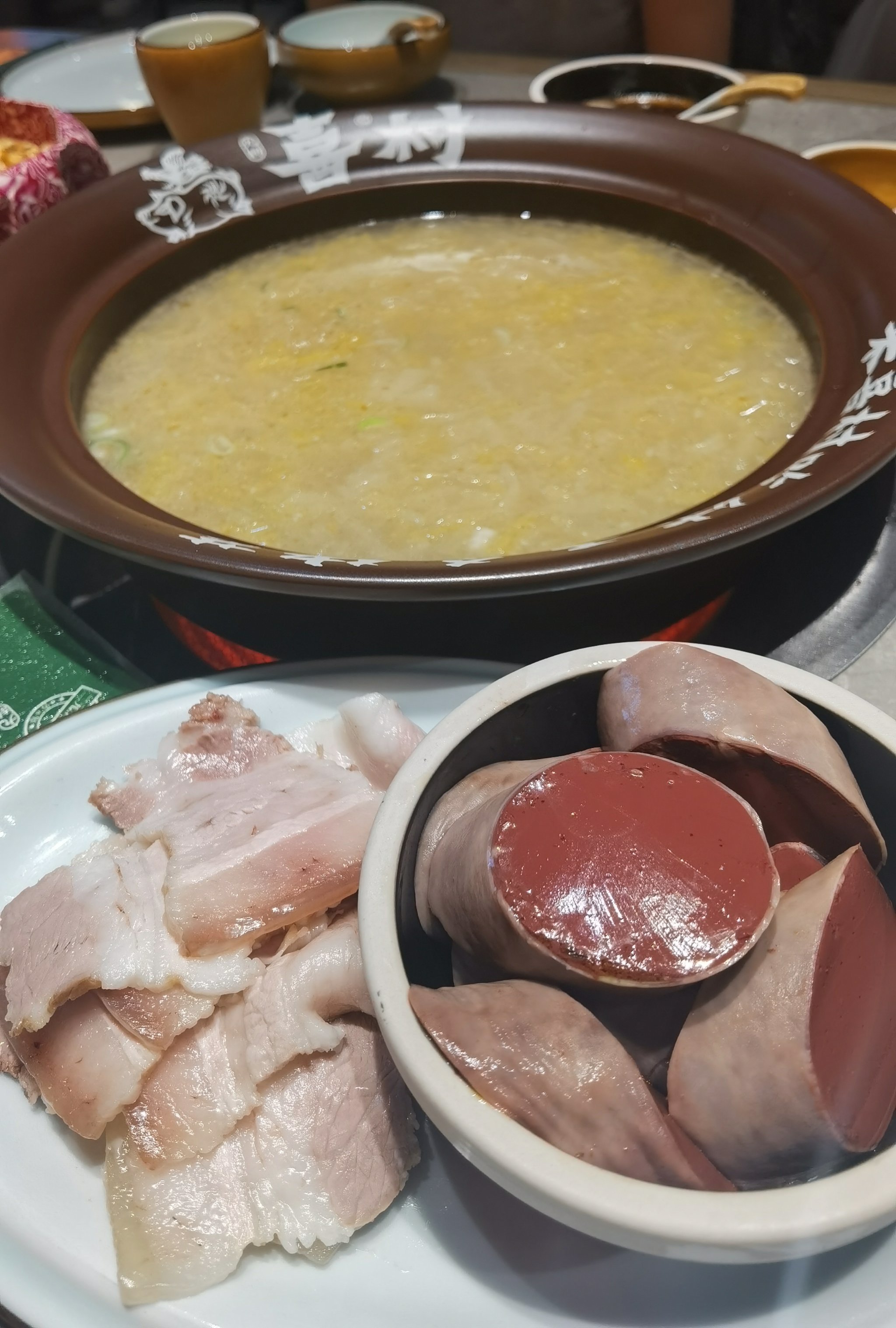 哈尔滨美食打卡 ， 这家杀猪菜真是嘎嘎地道！