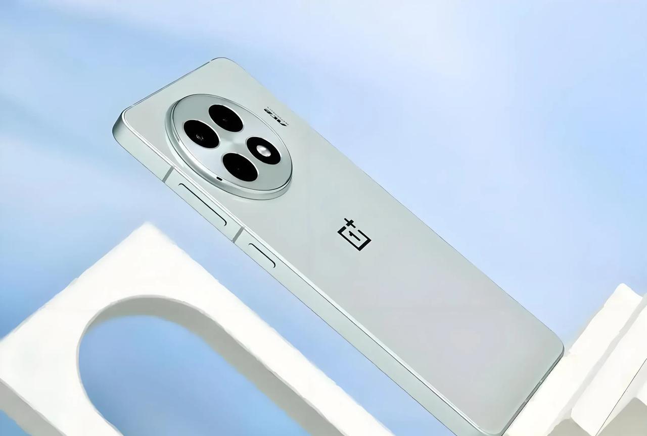 曝一加Ace6系列将配备7800mAh±新硅电池
今日，据知名数码博主“数码闲聊