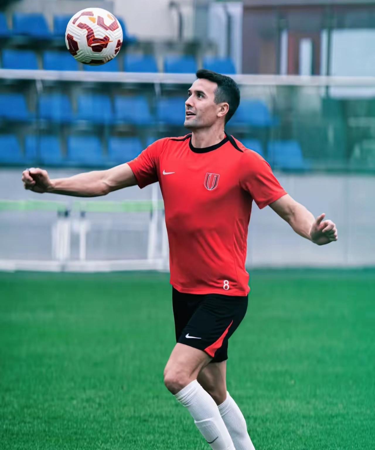 足协新规如何破解成都蓉城与周定洋续约难题：
什么叫管天管地，中足联管起了各俱乐部