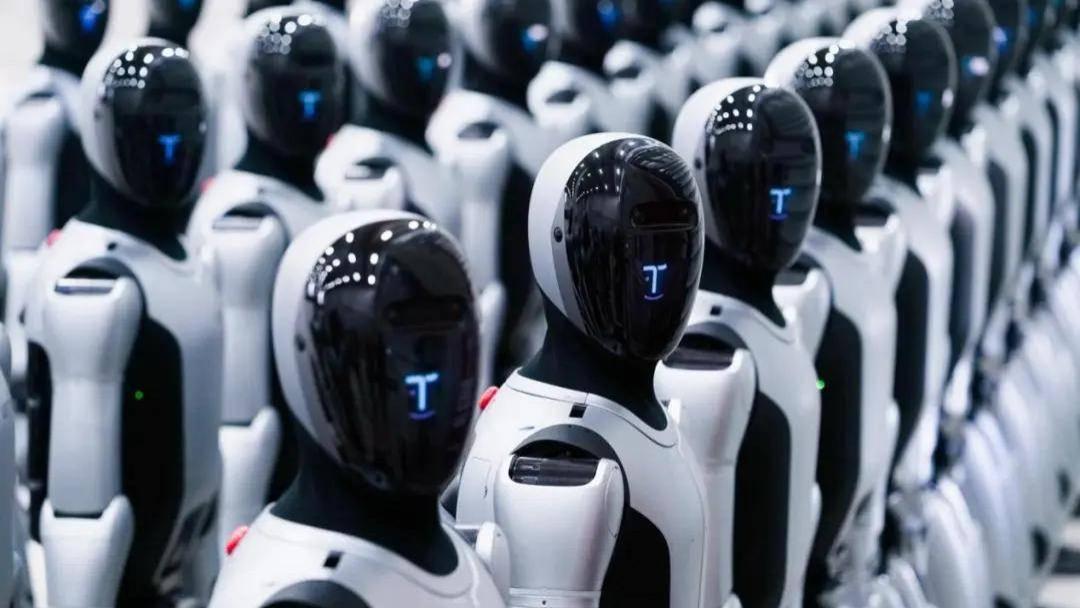 2025人形机器人年度盘点：从舞台到工厂，“量产元年”真来了