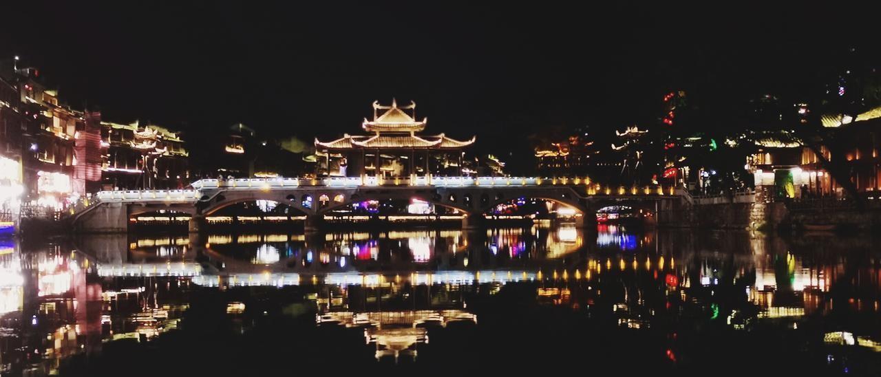 单位里独自站一对和谁走的都不近；
基本上算是对单位的格局和情形有着清醒的认识；