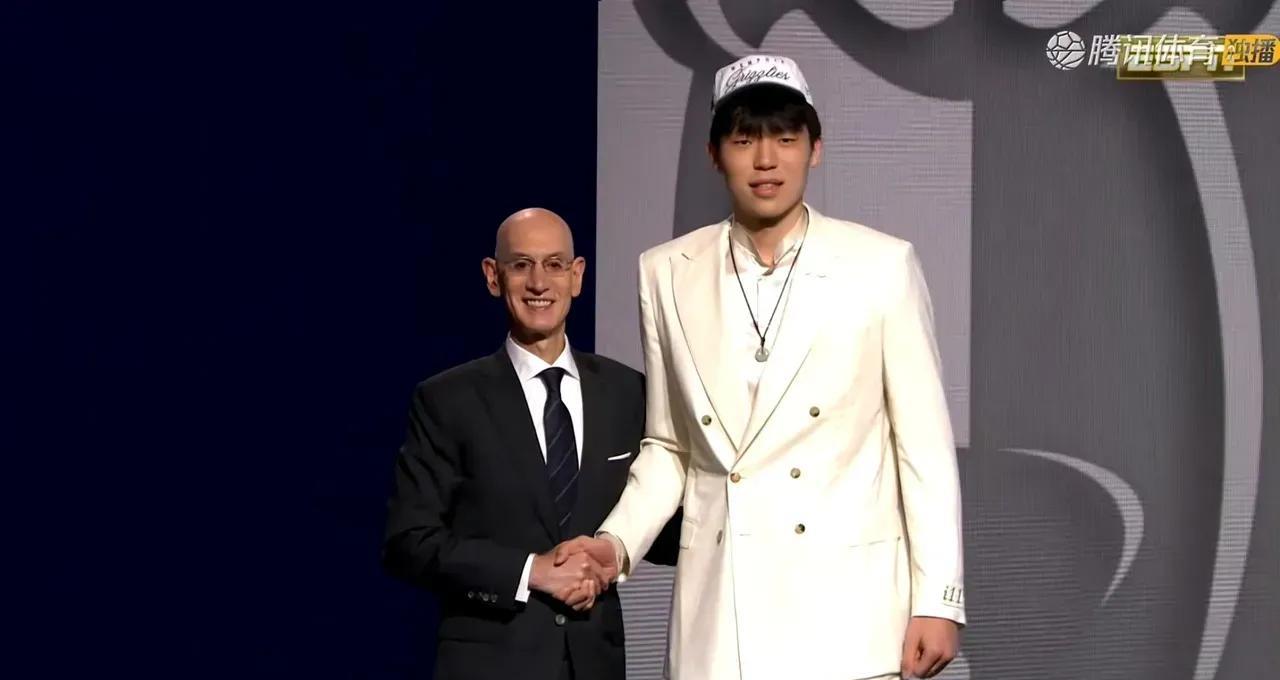 中国球迷又有NBA主队啦——大喜讯——杨瀚森登陆NBA成功——被开拓者首轮第16