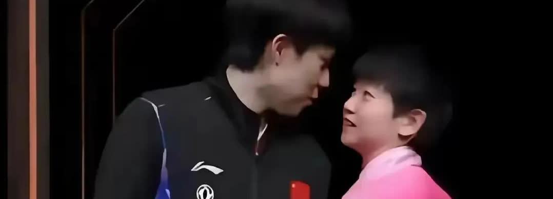 这眼神谁懂啊！

心里的爱，眼里的光，

都全视放在这一刻，

你看