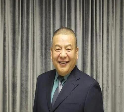 相声圈师徒恩怨再引热议！
刘惠与曲艺评论家三尺青的隔空互撕火药味十足。
三尺青直