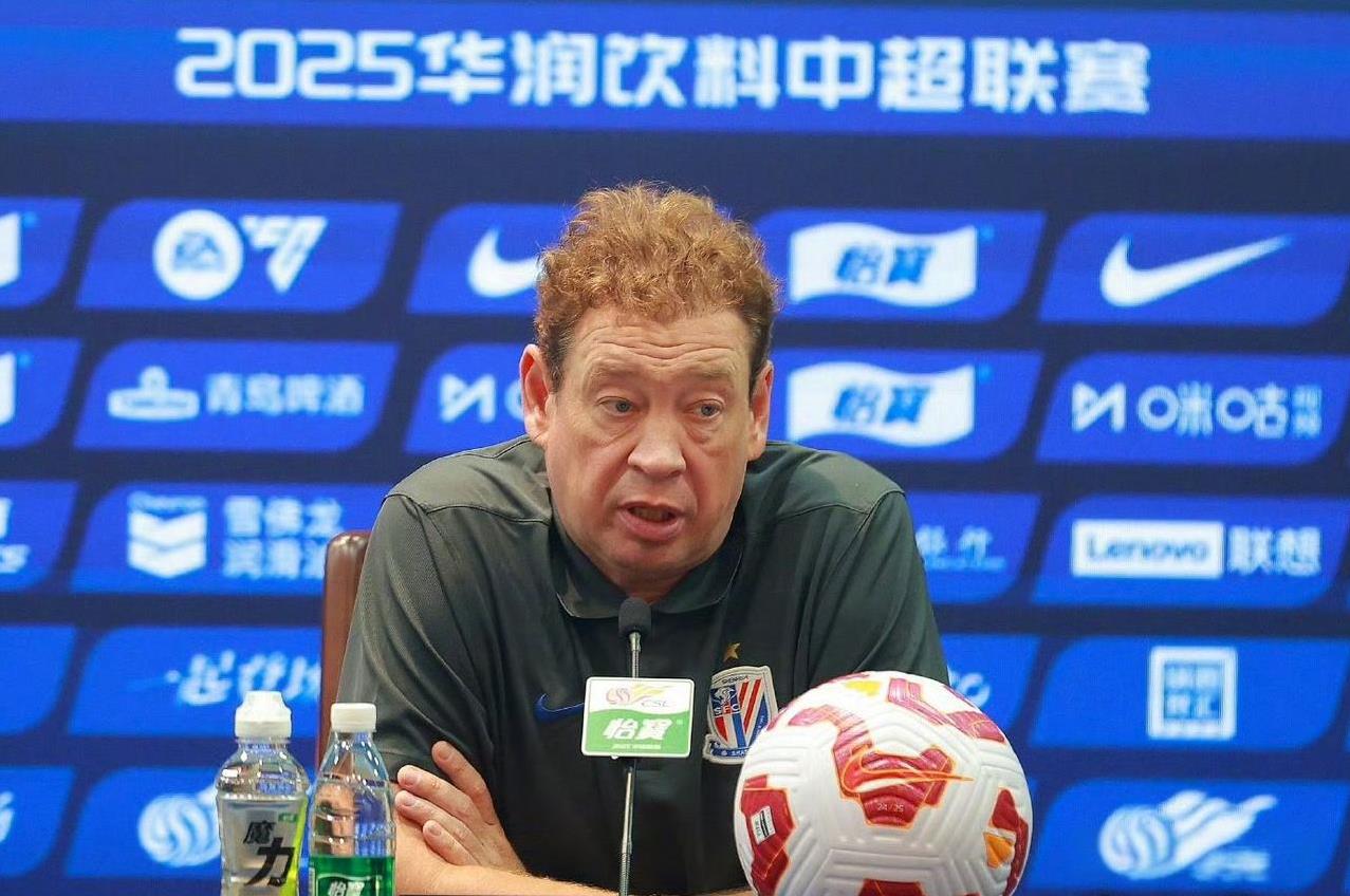 【斯卢玆基给特谢拉上“手段”了】
今天下午，在申花对阵天津津门虎的最后一练上，外