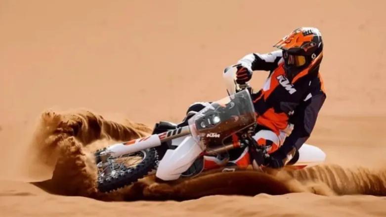 48.8万！限量150台！KTM 450 RALLY REPLICA开启预订：达喀尔赛车直接骑回家？