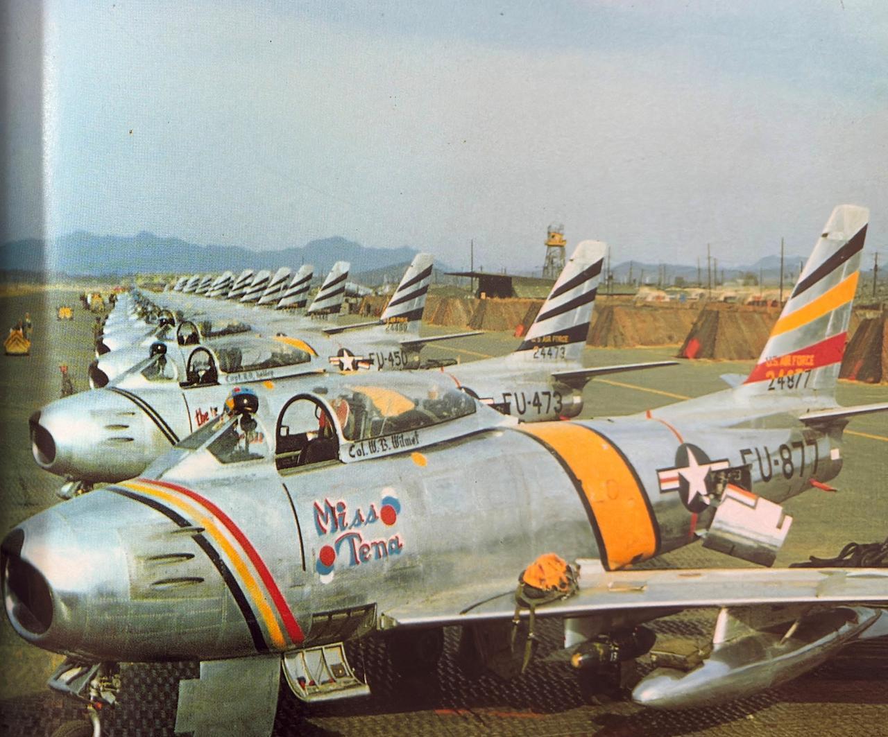 1953年美国空军第8战斗轰炸机联队接收了F-86F战斗机，这是美国空军在朝鲜最