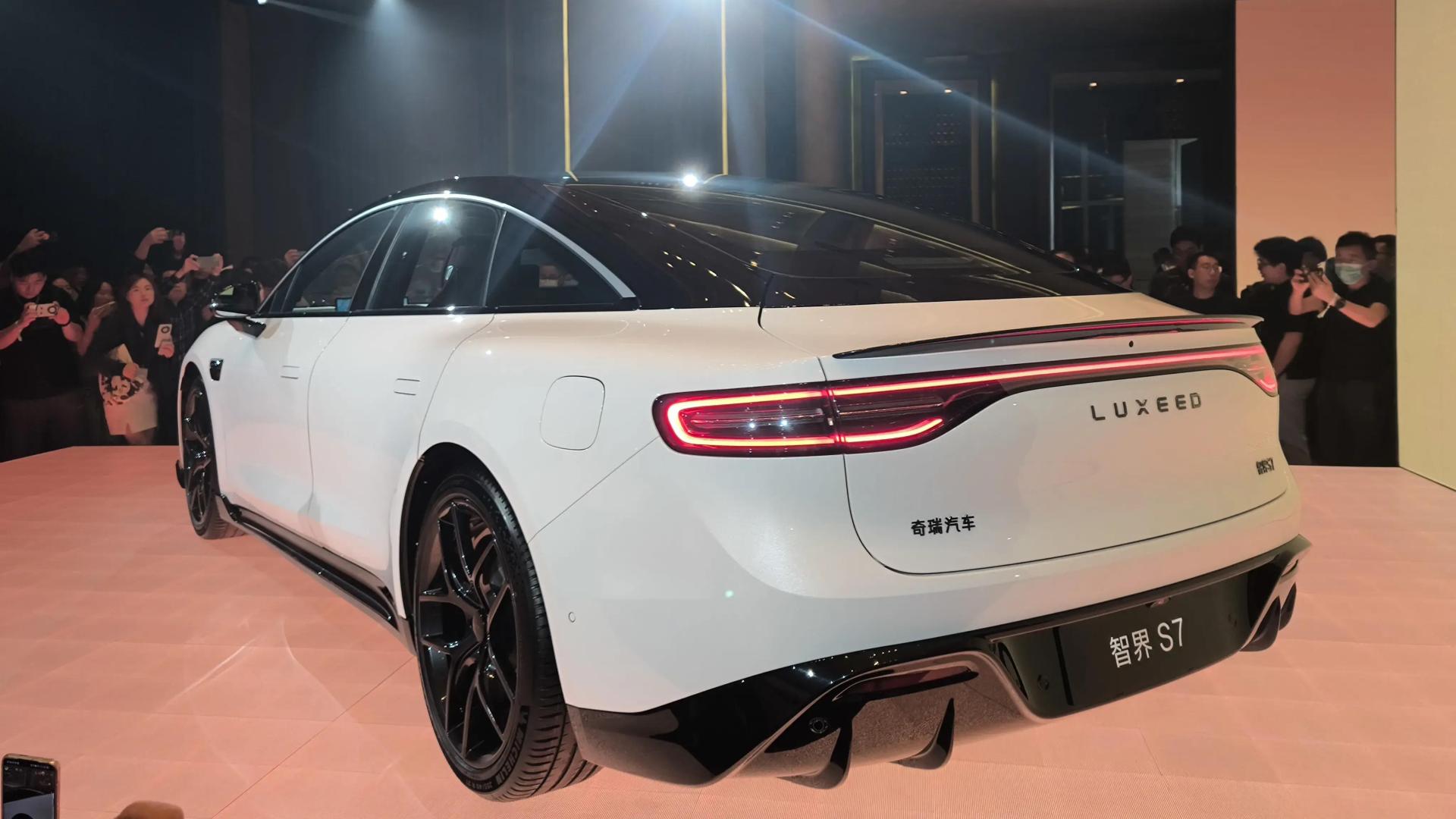 智界S7：捅破智能轿跑天花板的“六边形战士”，25万级市场要变天！