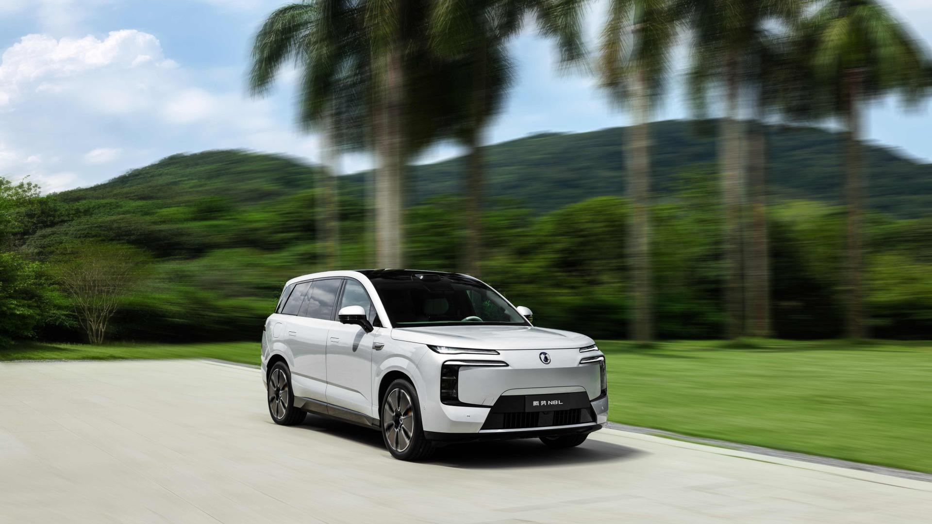 顶级科技统统标配，腾势N8L预售31.98万起，重新定义家庭豪华出行标杆