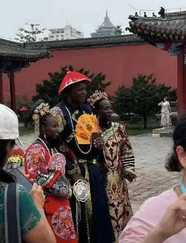 这位是八旗子弟中的哪一旗？