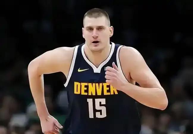 NBA现役十大巨星，榜首应该没有任何争议。
10.班凯罗
作为联盟现役前几的持球