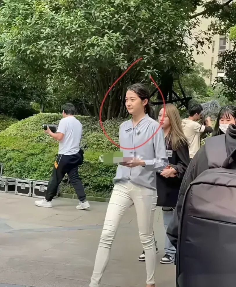 非常出名的一位演员，就是想不起来名字了