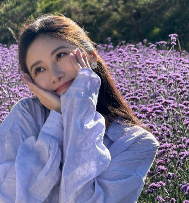 吴优的薰衣草花田美照，这状态真不要太好，超nice的！