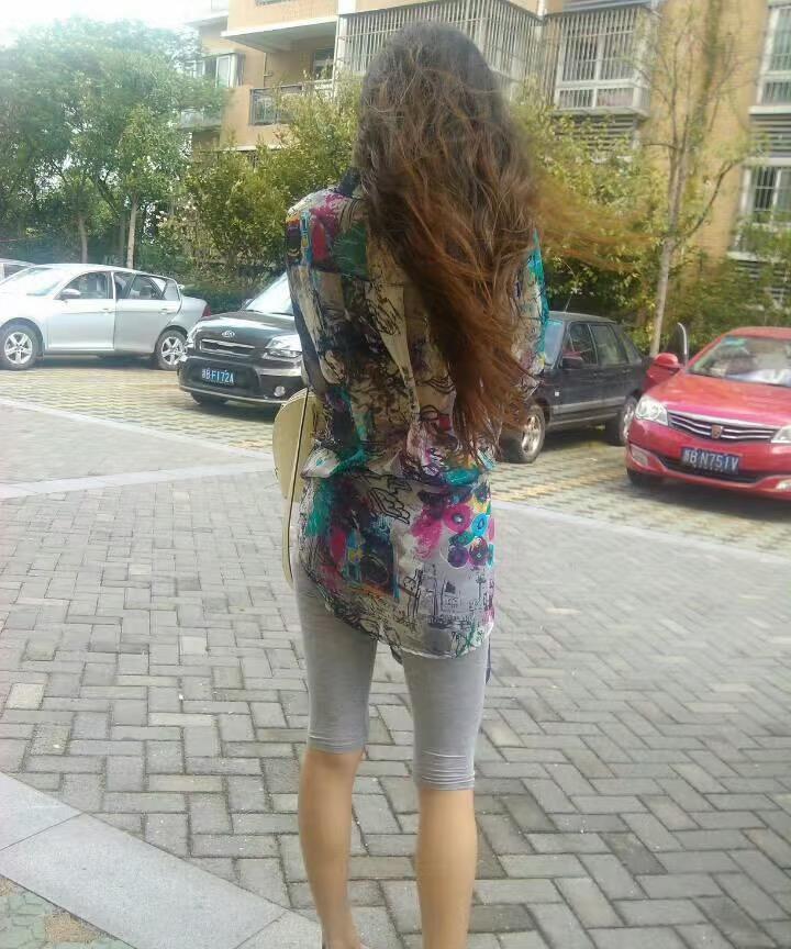 妈呀，这年头还有人这样穿衣服吗？别说，人家瘦、还挺好看的！
果然，有的人就是衣架