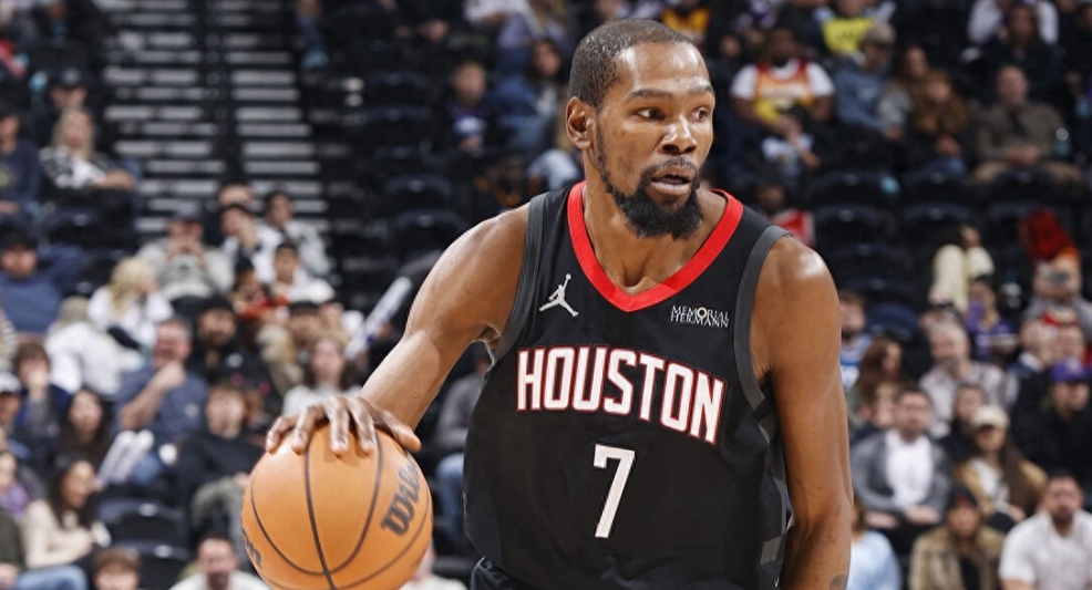 北京时间12月1日，NBA常规赛，火箭客场129-101大胜爵士。
本场比赛，火