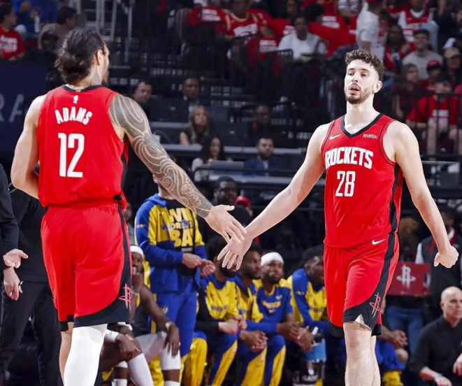 谈谈火箭五大阵容劣势
五大阵容强在篮板
但问题是，现在联盟这个版本，篮板球优势弥