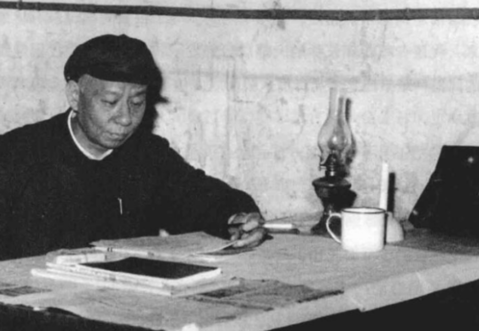 1961年，刘少奇回乡探望大姐刘绍德，然而他拉着姐姐的手踏进院子时，却突然看到一