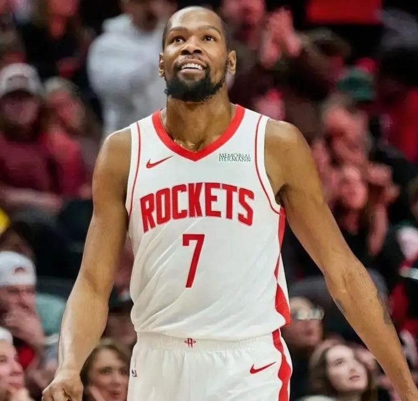 杜兰特今天高兴坏了，不只是今天9分轻取鹈鹕，还因为——

1-再见附加赛，资格赛