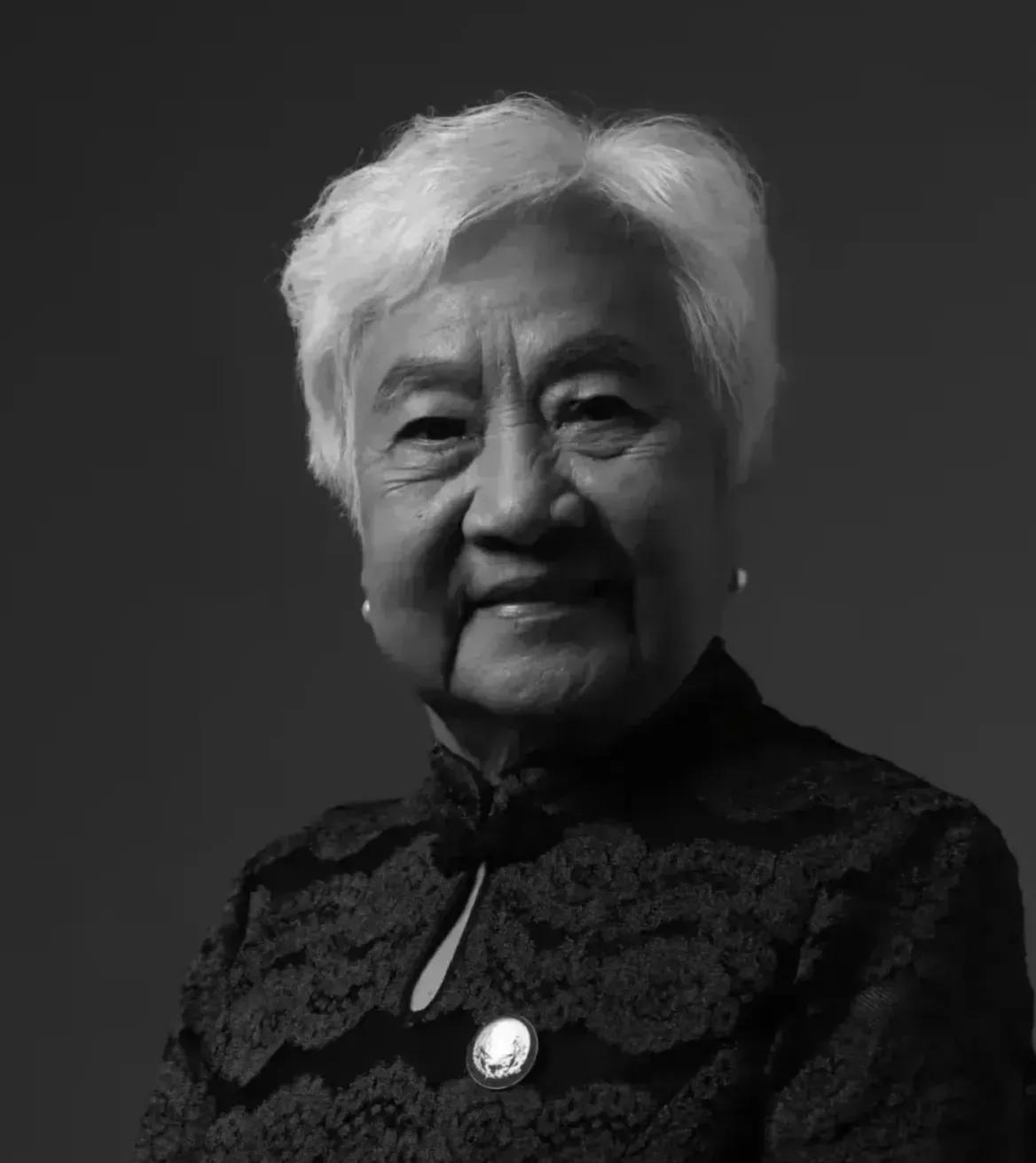吴桂贤是党的好女儿、中国工人阶级的忠实代表、也是我们心中挥之不去的好榜样及代表人