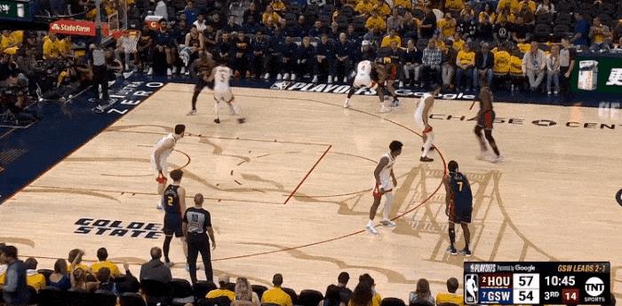 冷静了！库巴连手光速打停火箭！
在今天NBA季后赛勇士对火箭的第三节比赛初，勇士