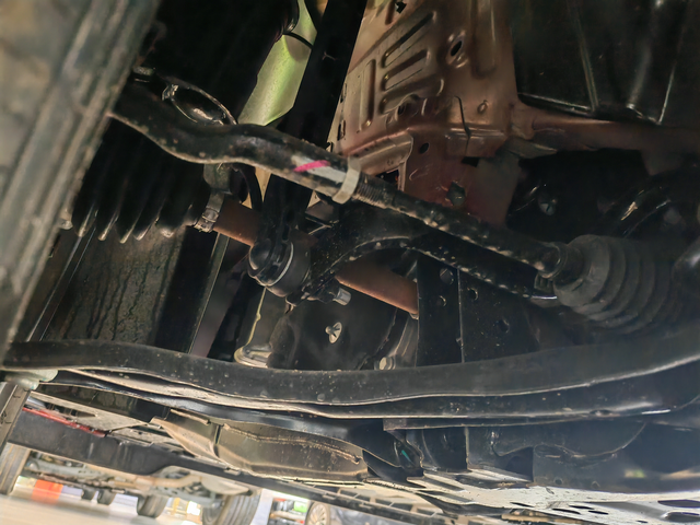 23款威朗乐享版前半轴生锈
半球也生锈，我拍了展车也是生锈的，大家可以看看自己的