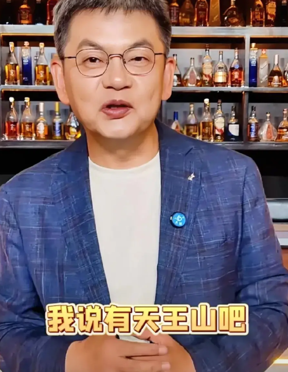 苏群真是撞枪口上了，这时候还要出来竭力帮雷霆和亚历山大辩解。

赛后，苏群单独写