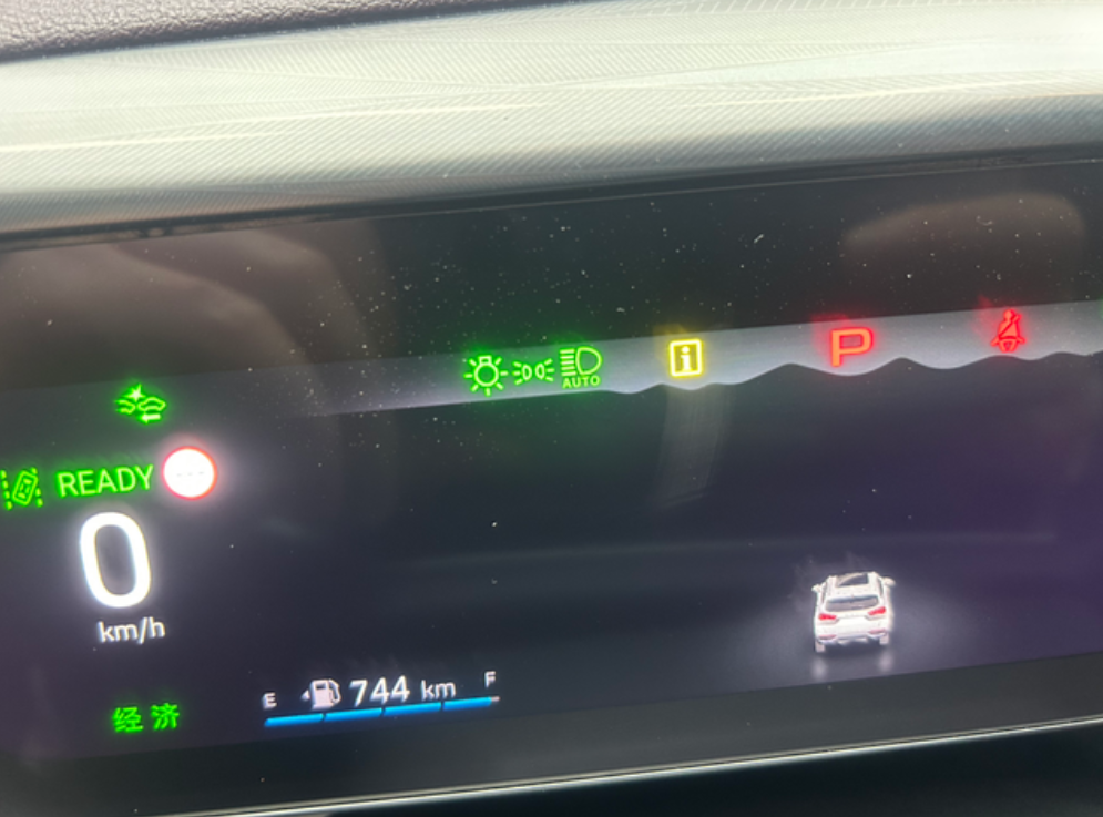 制动灯故障
我的车踩刹车的时候，报了制动灯故障，然后一踩刹车就打开了双闪，显示屏