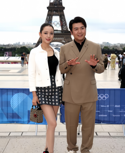 太无知了！钢琴家郎朗老婆吉娜竟然说哪吒是女孩子。

郎朗老婆吉娜上综艺《你好星期