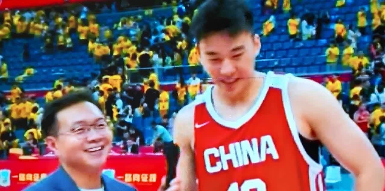 王俊杰
这小子从哪里蹦出来？

身高2米06，20岁，一冒头就拍死了曾凡博