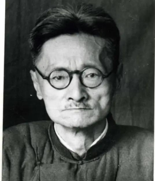 1917年，刘文典到北大教书。一天，辜鸿铭问他：“你教什么课？”“汉魏文学。”刘