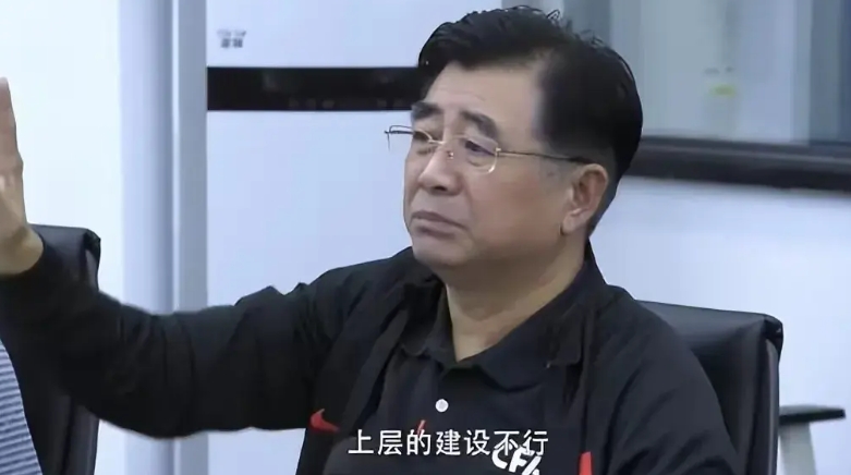 宋主席坦露心声，说了句肺腑之言。
在中国国足经历了0：7惨败日本，0：1不敌印尼