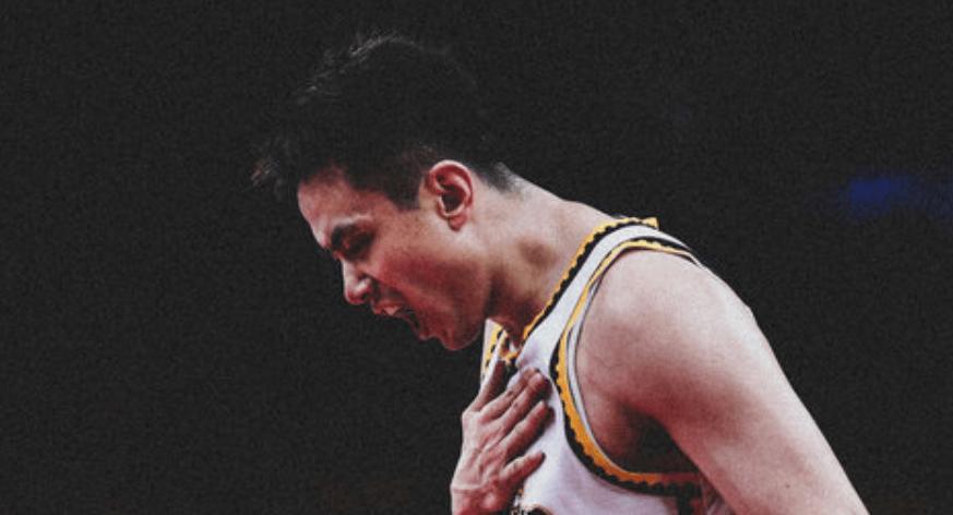 赵继伟在接受采访时表示，现在他也是老队员了，希望能够将更多的经验传给年轻球员，他