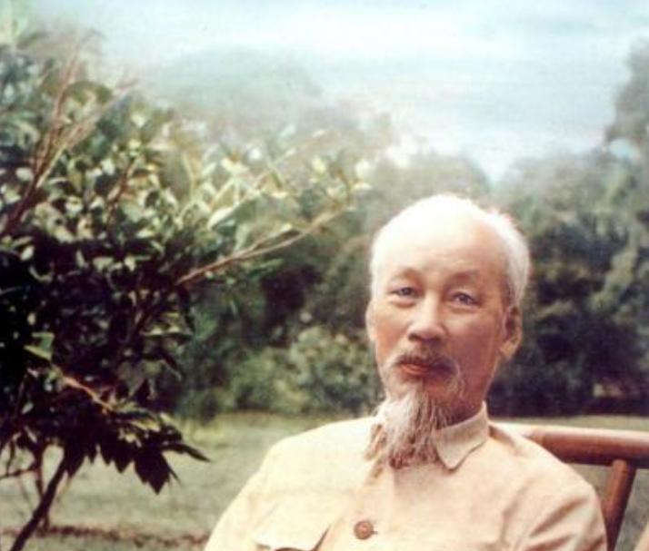 1969年，越南主席胡志明与世长辞消息传到中央，周总理亲自指示驻越大使千万不要前