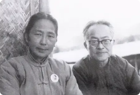 1929年，沈从文给自己的女学生张兆和写情书，结果张兆和拿着情书，跑到校长胡适那