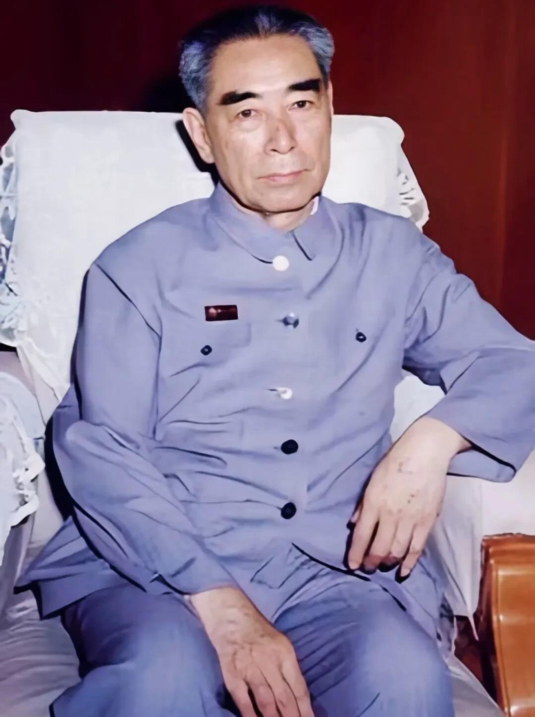 颂周公
赤县苍茫乱世忧，少年矢志解国愁。
挥师赣水惊寒夜，执笔黄埔引激流。
踏破