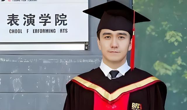 资本又赢了！劣迹艺人悄然回归，不顾外界谩骂也要登台表演
当年翟天临“不识知网”，