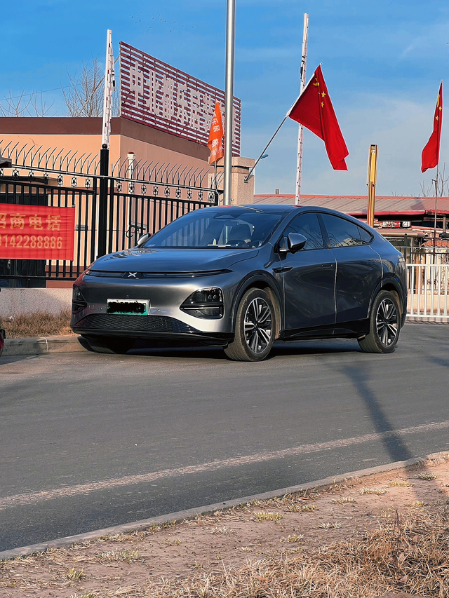 还没升级避震器的进来
千万别换升级后才是运动避震，支撑性非常强，但是噪音那是相当