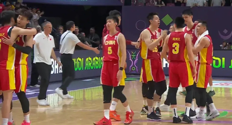 男篮亚洲杯中国队1分惜败。近四届成绩如下。
2015年男篮亚洲杯决赛，中国队78