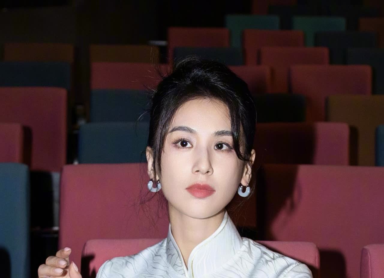 和赵本山关系密切的十个女人,看看都有哪些
一、马丽娟
二、葛淑珍
三、黄晓