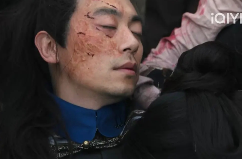 《大生意人》第24集预告，李成自杀身亡，依梅想要殉情，但她怀了李成的孩子，古平原