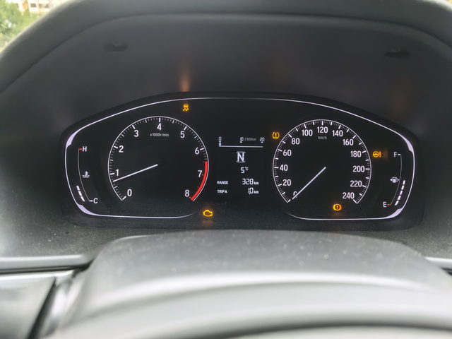 十代雅阁2018款故障灯
这是啥意思突然一起亮了起来