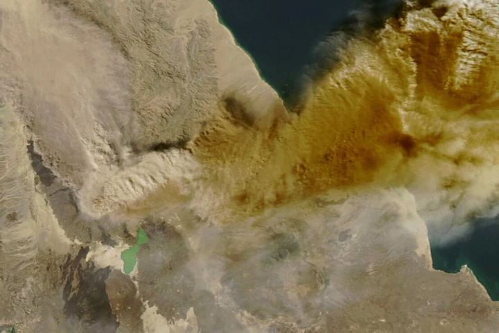 埃塞俄比亚火山喷发，火山灰飘过红海