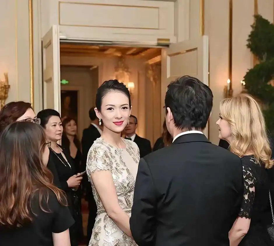 章子怡完美诠释了什么叫雍容与从容。
