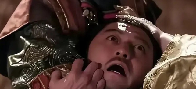 公元761年，史思明被儿子史朝义生擒，他连忙跪在地上向史朝义求饶，呜咽着说：