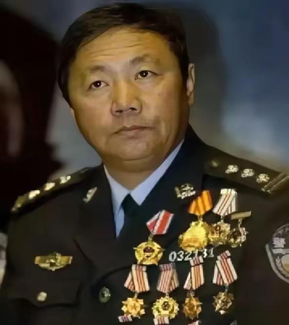 2003年，齐齐哈尔某酒店，突然发现11枚定时炸弹，排爆专家于尚清赶来，成功拆除